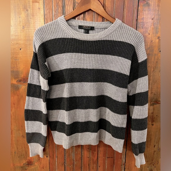 Forever 21 Sweaters - Forever 21 Contemporary Gray Stripe Cotton Blend Sweater Size Small